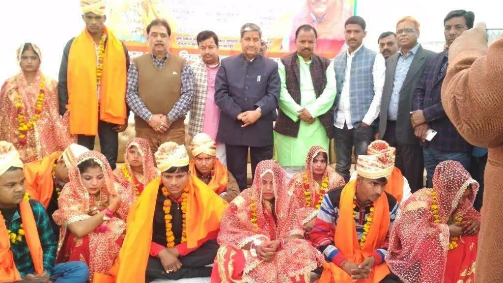 जरवल ब्लाक मुख्यालय पर सम्पन्न हुआ सामूहिक विवाह कार्यक्रम, 35 जोड़ों का विवाह सम्पन्न