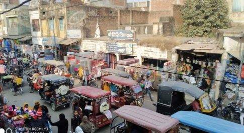 नानपारा में चल रहे बेतरतीब ई रिक्शा से कस्बे वासियों व राहगीरों को होती है आने जाने में दिक्कत