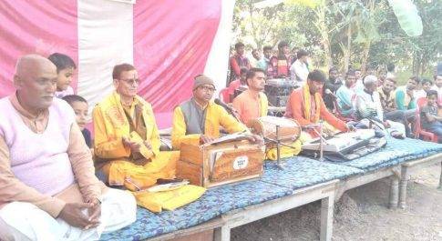 आदर्श विवाह समारोह का हुआ शुभारंभ दो दिवसीय पंचकुंडीय गायत्री महायज्ञ की पूजा शुरू
