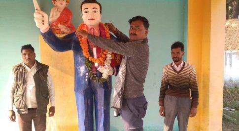 बाबा साहब की प्रतिमा पर माल्यार्पण कर सभी अंबेडकर प्रेमियों ने अर्पित की श्रद्धांजलि