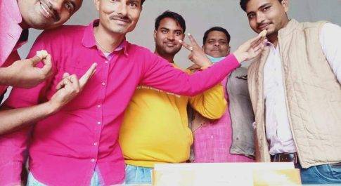 भाजपा समर्थित प्रत्याशी इंजीनियर अवनीश सिंह की जीत पर भाजपाइयों में खुशी की लहर एक दूसरे को मिठाई खिलाकर किया खुशी का इजहार*