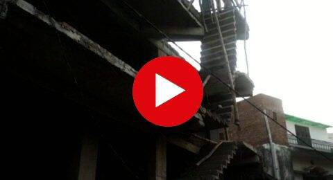 काजीपुरा सुनार गली में धड़ाम से गिरा निर्माणाधीन बिल्डिंग का जीना