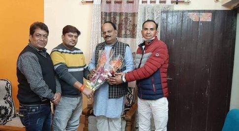 शिक्षक चुनाव में भाजपा समर्थित अवनीश सिंह की जीत पर समाजसेवी एवं भाजपा नेता रवि गुप्ता ने भाजपा जिला अध्यक्ष सुनील सिंह दी शुभकामनाएं*