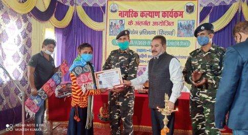 नौतनवा एसएसबी के तत्वाधान मे चेयरमैन गुड्डू खान ने किया प्रशिक्षण प्राप्त बालिकाओं को प्रशस्तिपत्र एवं शाल भेंट