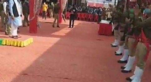महाराजगंज । जिले के प्रभारी मंत्री ने बीती क्या नवनियुक्त शिक्षकों की नियुक्ति पत्र