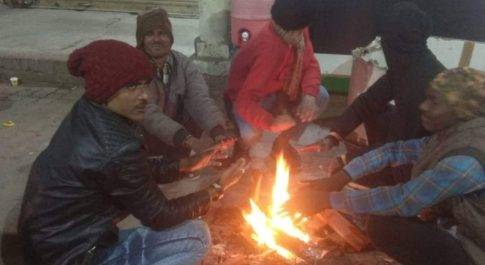 ठंड के कहर से कांप उठे लोग, घर से बाहर निकलना हुआ दुस्वार