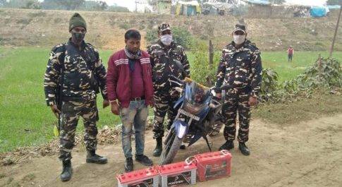 एसएसबी बनाया 42 वी वाहिनी ने बैटरी चोर को बैटरी सहित किया गिरफ्तार भेजा जेल