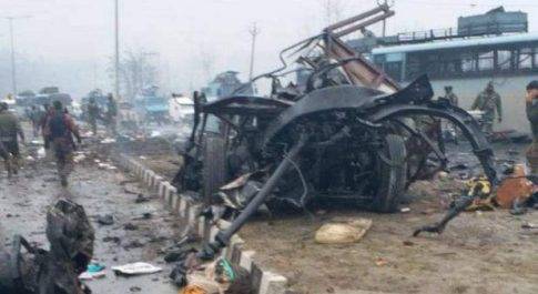 CRPF के काफिले पर आतंकी हमला, 8 जवान शहीद, 12 घायल