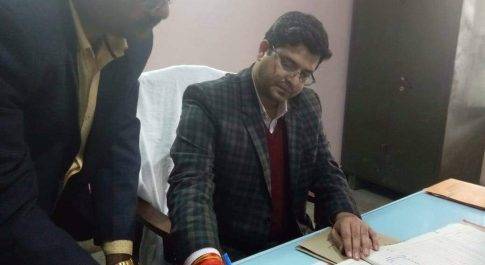 नवागत जिलाधिकारी शम्भू कुमार ने कोषागार पहुँच संभाला कार्यभार