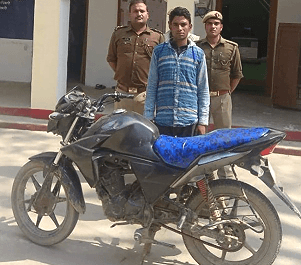 मोटर साइकिल समेत पकड़ा गया शातिर अपराधी 