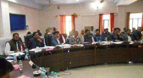 नदीम मन्ना की अध्यक्षता में सम्पन्न हुई जिला पंचायत की बैठक 