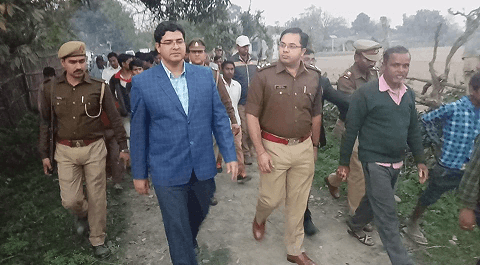 डीएम व पुलिस अधीक्षक ने किया पोलिंग बूथ का संयुक्त रूप से भ्रमण