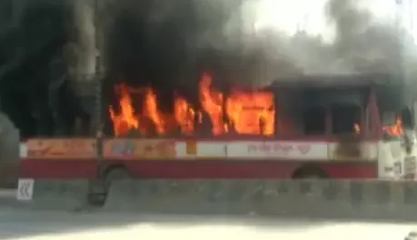 रोडवेज बस में अचानक आग लगने से मचा हड़कंप