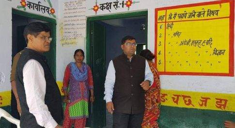 एसडीएम सदर ने किया मतदान केन्द्रों का औचक निरीक्षण