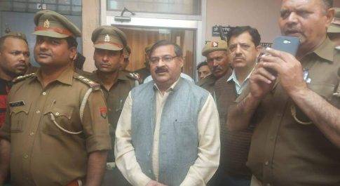 यूपी के संभल में एसडीएम और वकीलों के बीच हुई जमकर भिड़ंत