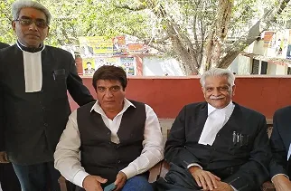 राज बब्बर ने किया एमपी एमएलए स्पेशल कोर्ट में सरेंडर,2015 में दर्ज हुआ था मुकदमा