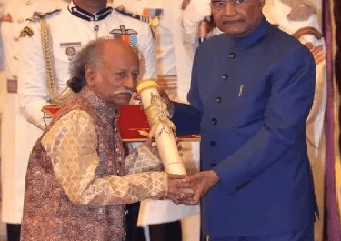 डॉ. राजेश्वर आचार्य को राष्ट्रपति ने पद्मश्री से किया सम्मानित