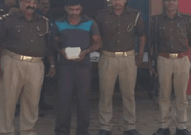एक किलो 150 ग्राम चरस के साथ 5000 रुपये का इनामी गिरफ्तार