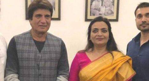 इनकम टैक्स कमिश्नर ने नौकरी छोड़कर थामा कांग्रेस का हाथ 
