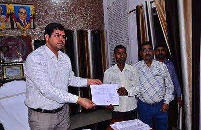 पीड़ित ने की डीएम से शिकायत, अत्यन्त कड़ा संज्ञान लेते हुए हुई कार्यवाही 
