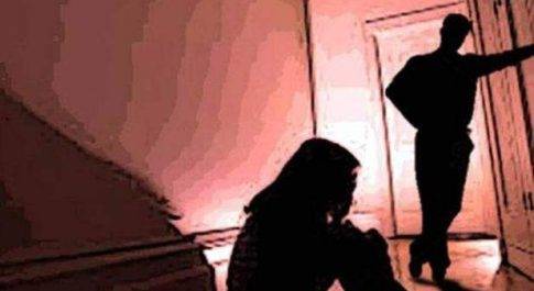 10 साल की छात्रा से 19 साल का भाई करता रहा रेप, पुलिस के निर्भीक कार्यक्रम में हुआ खुलासा