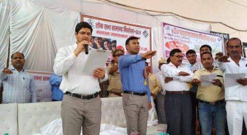 जिला निर्वाचन अधिकारी शम्भु कुमार ने दिलायी मतदाता शपथ