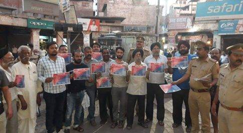 एसएसपी लखनऊ कलानिधि नैथानी द्वारा लखनऊ में चुनाव के मद्देनजर नाका पुलिस ने किया फ्लैगमार्च