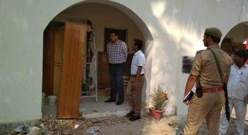 व्यवस्थाओं का जायज़ा लेने निरीक्षण भवन पहुॅचे डीएम व एसपी