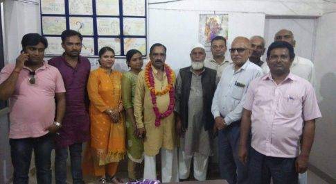 सेवानिवृत्त सूचना कर्मी को दी गयी विदाई