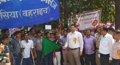 शत-प्रतिशत मतदान के संकल्प के साथ आयोजित हुई मतदाता जागरूकता रैली, जिला निर्वाचन अधिकारी ने दिखायी झण्डी