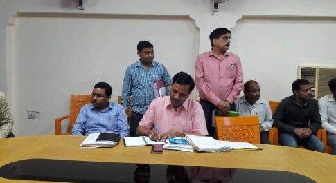 मतदान कार्मिकों का प्रथम रेण्डमाईजे़शन सम्पन्न 