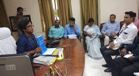 टीम भावना के साथ कार्य करें व्यय अनुवीक्षण के लिए गठित टीमें: व्यय प्रेक्षक