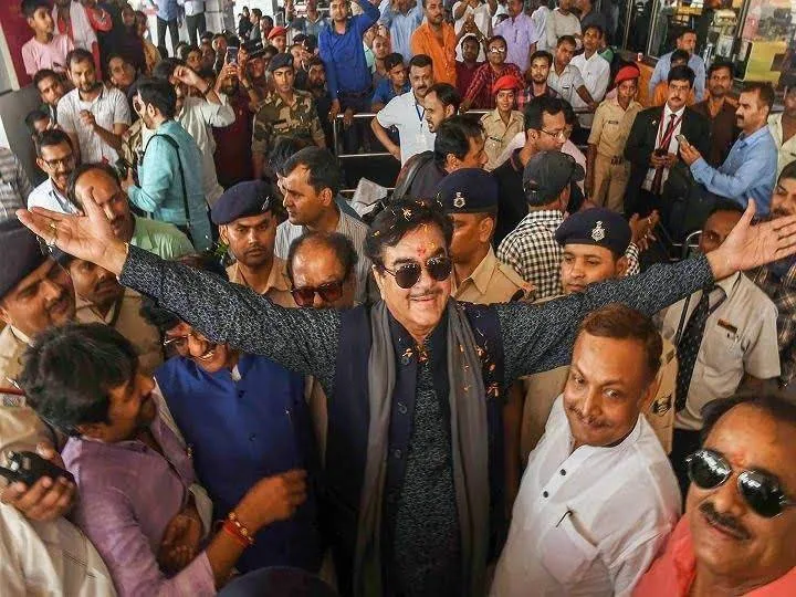 कांग्रेस की सदस्यता ग्रहण करने के बाद पहली बार पटना पहुंचे शत्रुघ्न सिन्हा कहा -व्यक्तिगत दुश्मनी नहीं विचारों की लड़ाई है