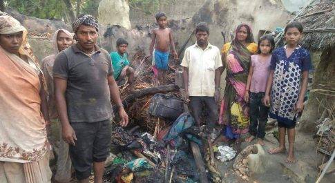 अज्ञात कारणों से लगी आग, दो घर जलकर राख