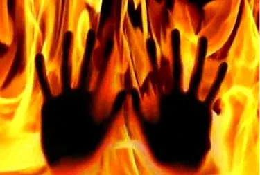 महिला से दुष्कर्म करने में रहा नाकाम तो पेट्रोल छिड़क कर लगा दी आग,80 प्रतिशत झुलसी