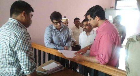 प्रेक्षक मिथलेश कुमार ने किया गल्ला मण्डी व एकल विन्डों कक्ष का निरीक्षण, नामांकन स्थल, आई.टी. सेल व कन्ट्रोल रूम का भी किया भ्रमण