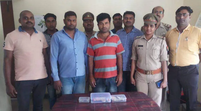 एटीएम कार्ड बदलकर ठगी करने वालो को पुलिस ने किया गिरफ्तार,पांच एटीएम कार्ड समेत सोने की अंगूठी हुई बरामद