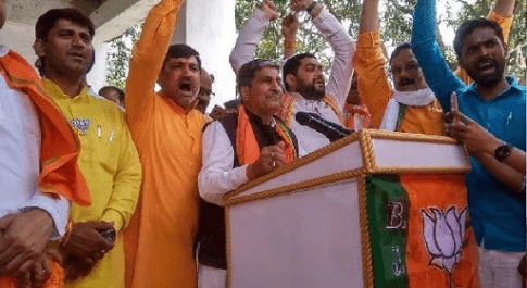 मुकुट बिहारी वर्मा ने कहा -अंबेडकर नगर की धरती से मेरा गहरा संबंध है इसी लिए सेवा करने है 