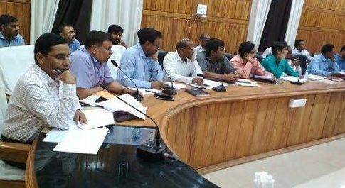 बलहा व नानपारा के ज़ोनल व सेक्टर मजिस्ट्रेटों ने किया क्षेत्र भ्रमण 