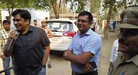 प्रेक्षक मिथलेश कुमार ने किया मतदान केन्द्र का निरीक्षण