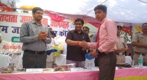 नव मतदाताओं को वितरित किये गये ईपिक