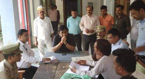 प्रेक्षक मिथलेश कुमार ने किया मतदान केन्द्र का निरीक्षण