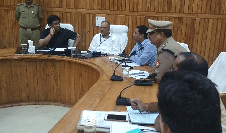 सामान्य व पुलिस प्रेक्षक ने की प्रत्याशियों व राजनैतिक दलों के पदाधिकारियों के साथ बैठक