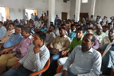 लोकतंत्र की मजबूती के लिए दिलायी गई शपथ, अधिकारी व कर्मचारी रहे मौजूद 