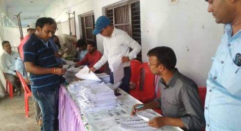 प्रशिक्षण के समय कार्मिकों को उपलब्ध करायी ईडीसी व डाक मतपत्र की सुविधा