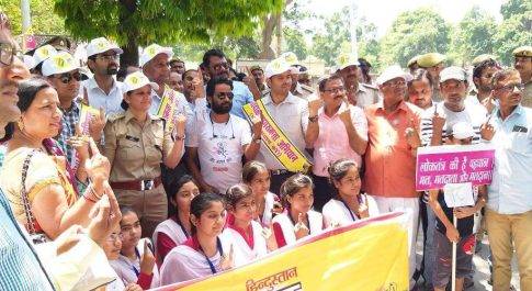 भीरा खीरी में मतदाता जागरूकता अभियान चलाकर ग्राम बसियो को जागरूक किया 