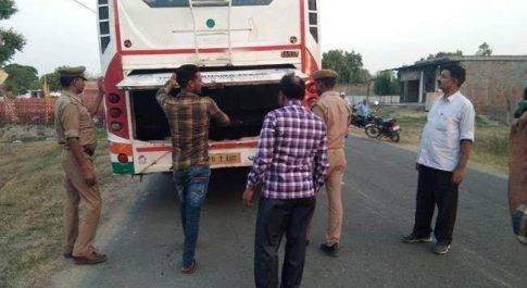 फ्लाइंग स्क्वायड टीम ने की वाहनों की चेकिग