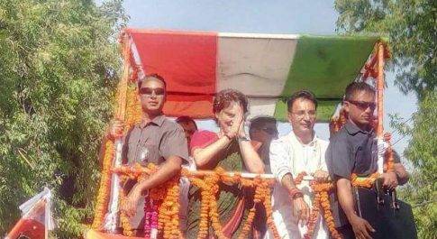 मोहम्मदी में प्रियंका गांधी का रोड शो शुरू