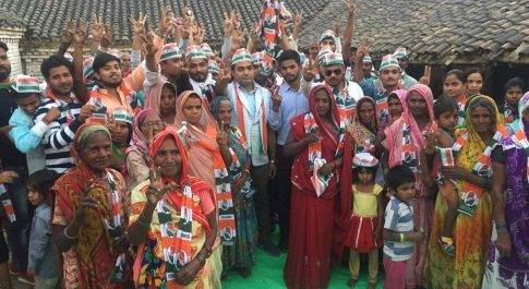 कांग्रेस मय हुआ प्रदेश का ये गाँव, अजीबो-गरीब बदलाव से चुनावी सियासत तेज