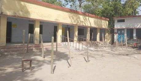 मतदान की तैयारियां पूरी, पोलिंग सेंटरों पर बनाए गए बूथ